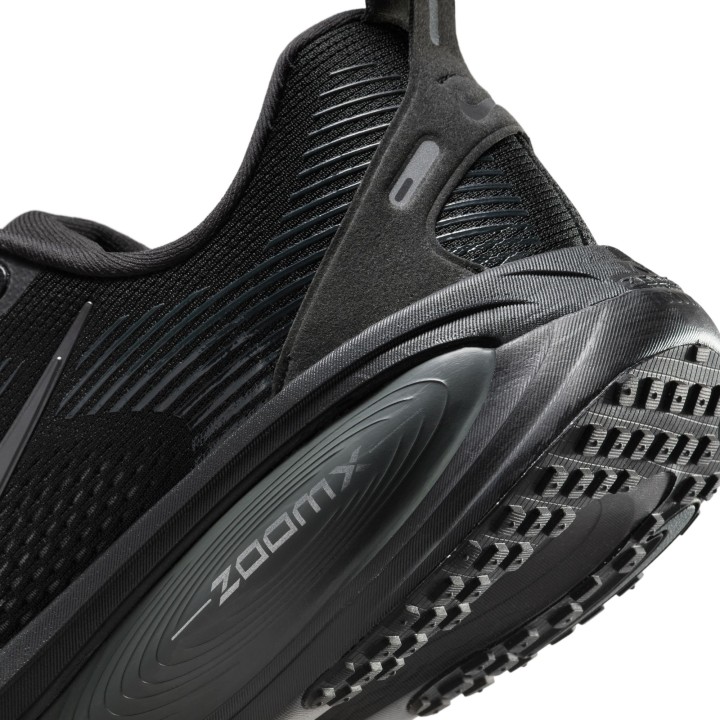 ZAPATILLAS NIKE MOD. VOMERO 18