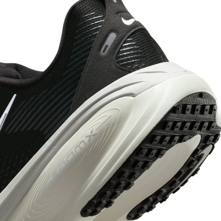 ZAPATILLAS NIKE MOD. VOMERO 18