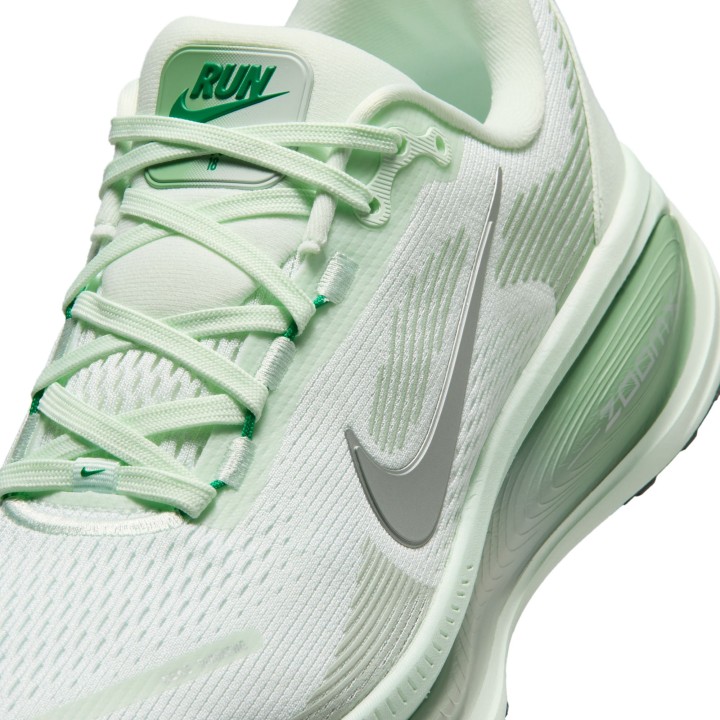 ZAPATILLAS NIKE MOD. VOMERO 18