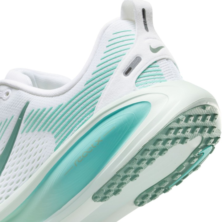 ZAPATILLAS NIKE MOD. VOMERO 18