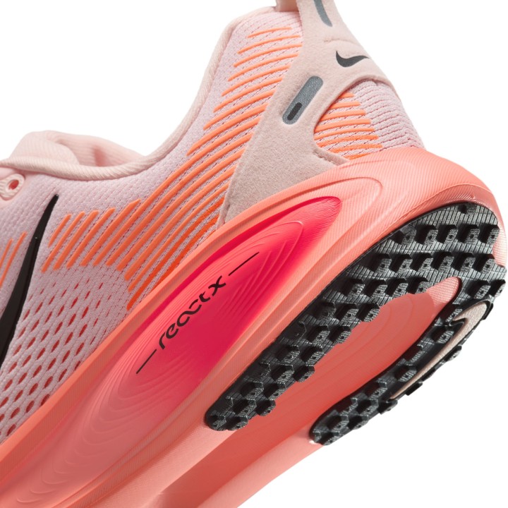 ZAPATILLAS NIKE MOD. VOMERO 18