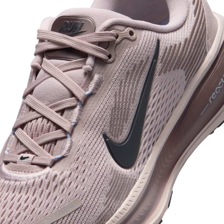 ZAPATILLAS NIKE MOD. VOMERO 18