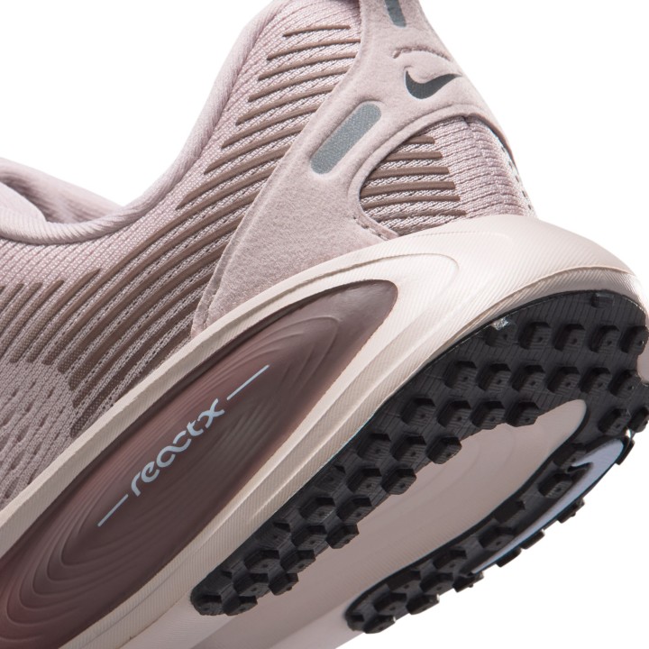 ZAPATILLAS NIKE MOD. VOMERO 18