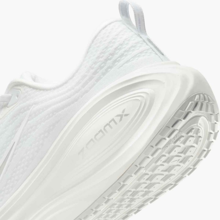 ZAPATILLAS NIKE MOD. VOMERO 18 PLUS