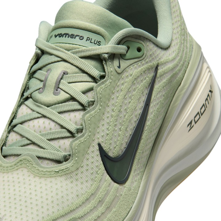 ZAPATILLAS NIKE MOD. VOMERO 18 PLUS