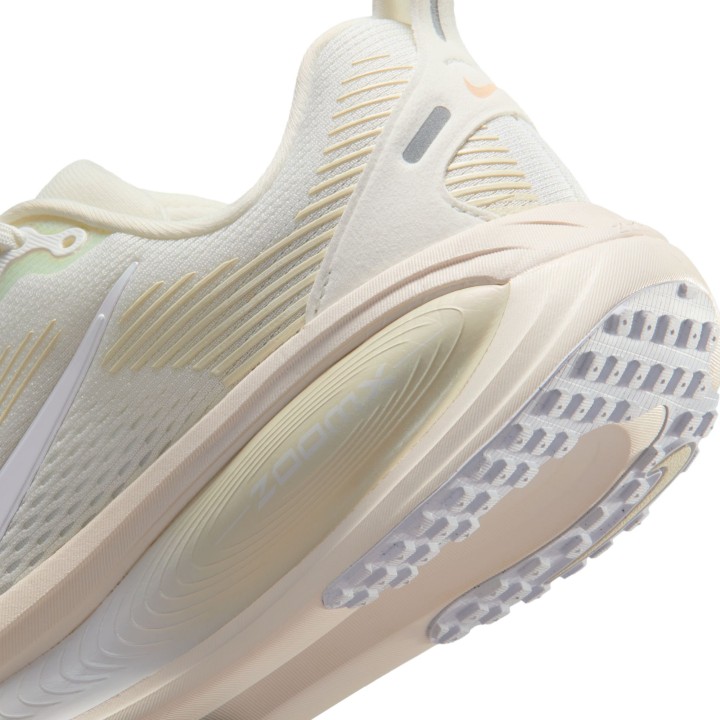 ZAPATILLAS NIKE MOD. VOMERO 18